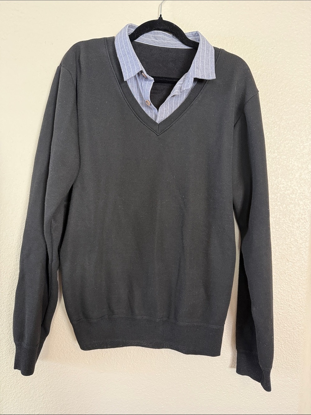 Manfinity Classic V-Neck Men’s Sweater with Faux collared shirt - Black Size L